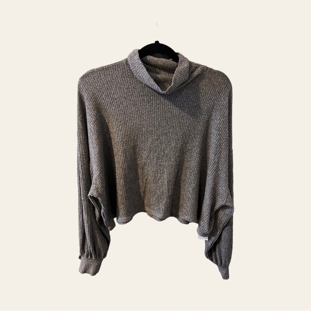 Gray long sleeve turtleneck